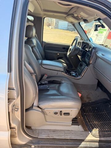 2004 GMC Yukon XL in Wadena, MN 56482 - 18134819 5