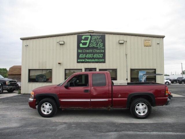 2005 GMC Sierra 1500 in Oak Grove, MO 64075 - 18134826 8