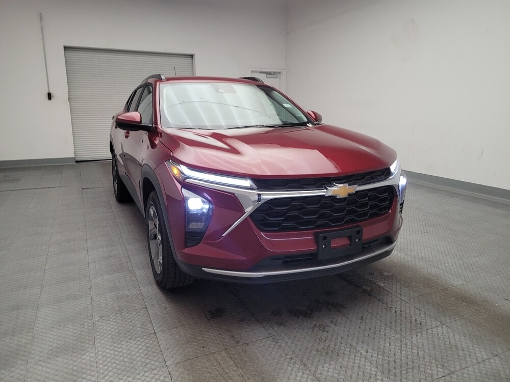 2025 Chevrolet Trax in Downey, CA 90241 - 18134853 14