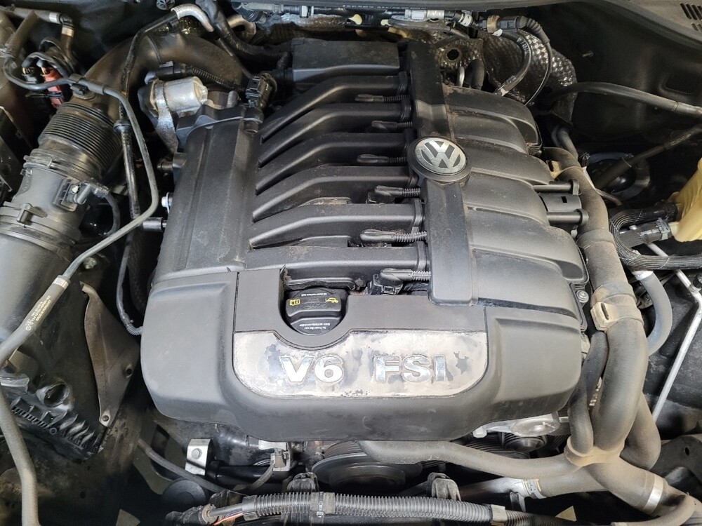 2015 Volkswagen Touareg in Downey, CA 90241 - 18134856 30