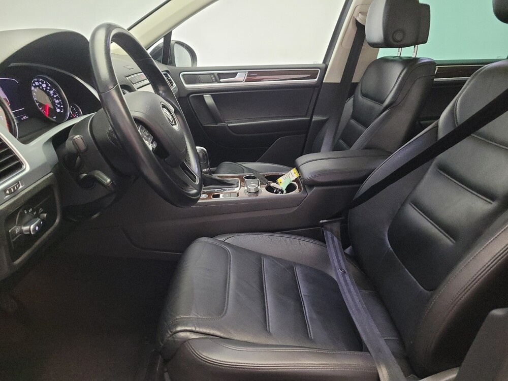 2015 Volkswagen Touareg in Downey, CA 90241 - 18134856 17