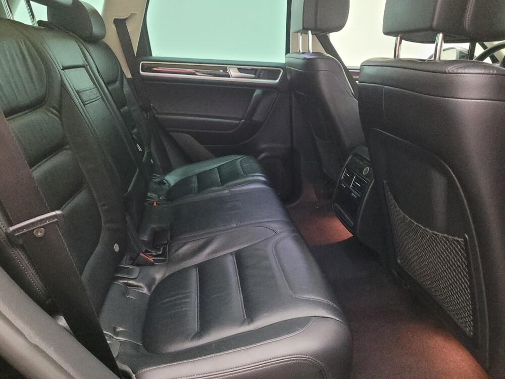 2015 Volkswagen Touareg in Downey, CA 90241 - 18134856 19