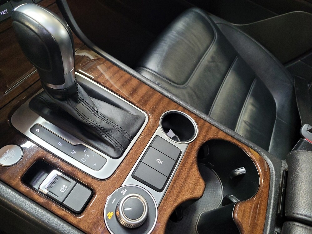 2015 Volkswagen Touareg in Downey, CA 90241 - 18134856 26