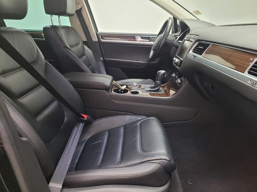 2015 Volkswagen Touareg in Downey, CA 90241 - 18134856 21