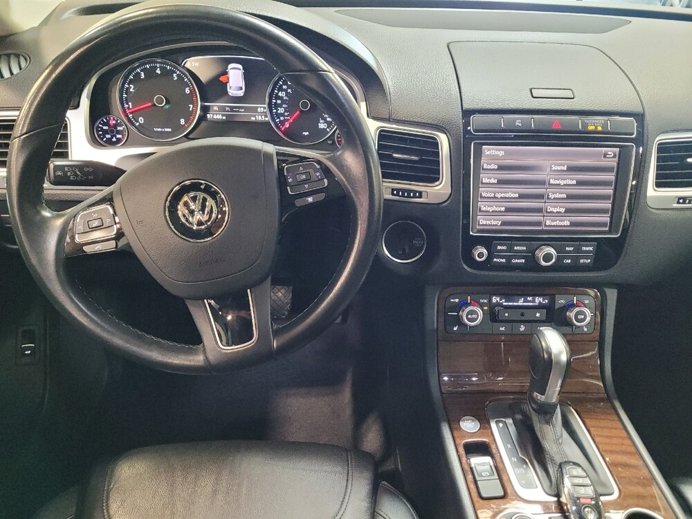 2015 Volkswagen Touareg in Downey, CA 90241 - 18134856 22