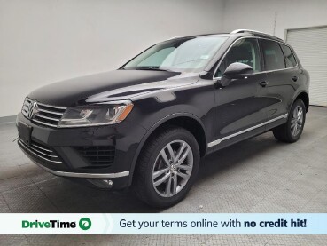 2015 Volkswagen Touareg in Downey, CA 90241