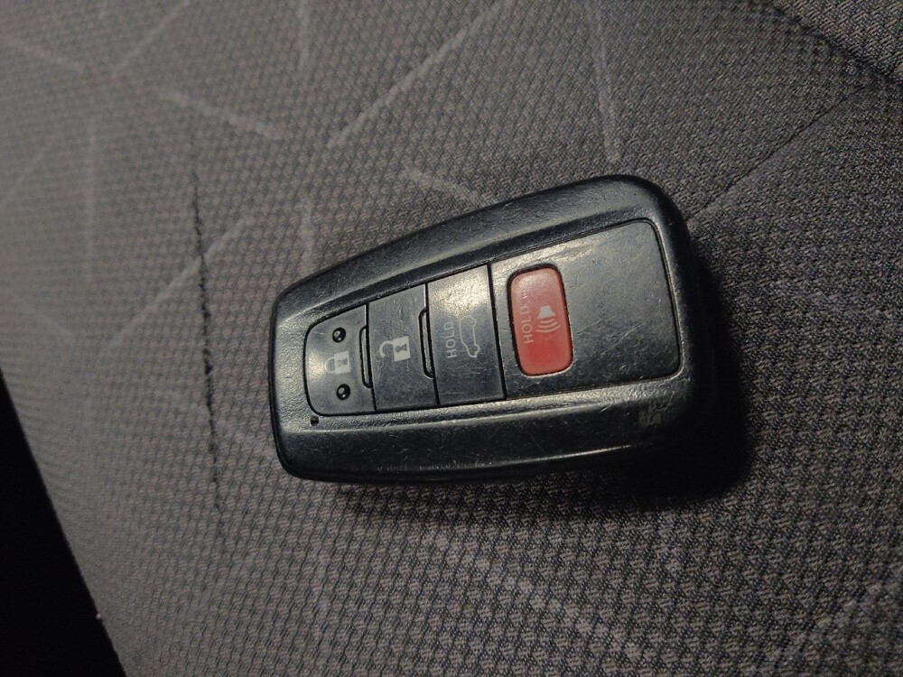 2019 Toyota RAV4 in Phoenix, AZ 85022 - 18134912 32