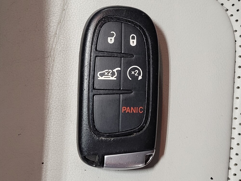 2019 Jeep Cherokee in Marietta, GA 30062 - 18134936 32