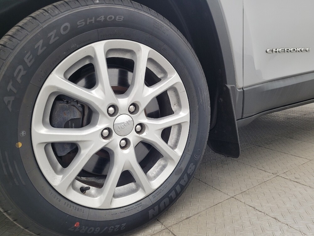 2015 Jeep Cherokee in Jacksonville, FL 32210 - 18134948 31