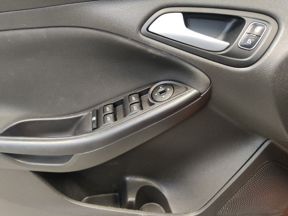 2016 Ford Focus in Fairfield, OH 45014 - 18135026 27