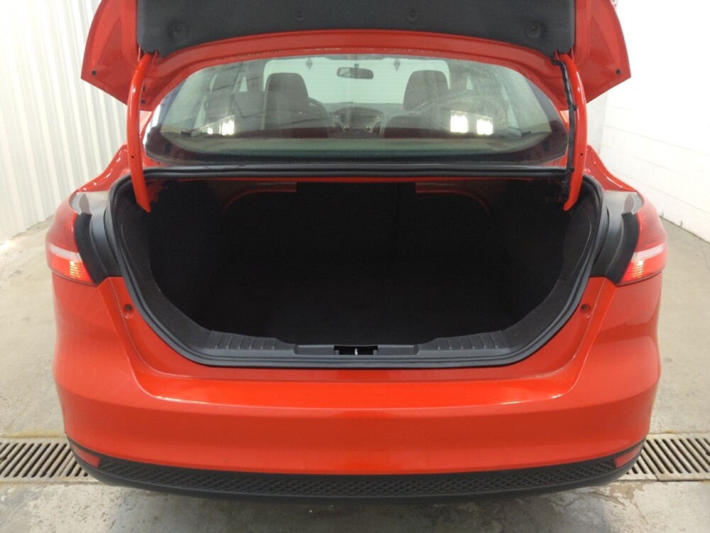 2016 Ford Focus in Fairfield, OH 45014 - 18135026 29