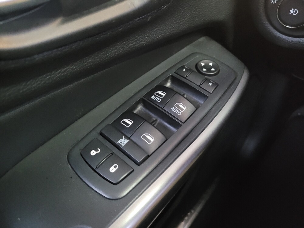 2019 Jeep Cherokee in Fairfield, OH 45014 - 18135031 27