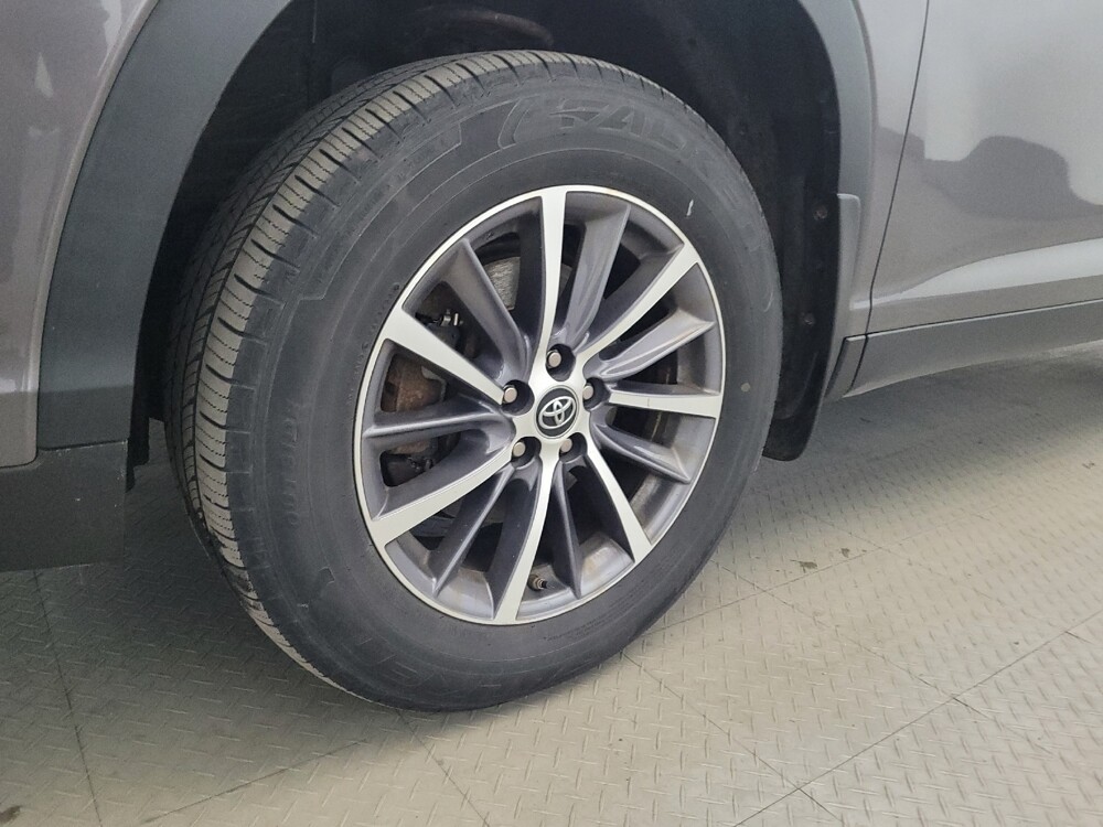 2019 Toyota Highlander in Newport News, VA 23601 - 18135052 31