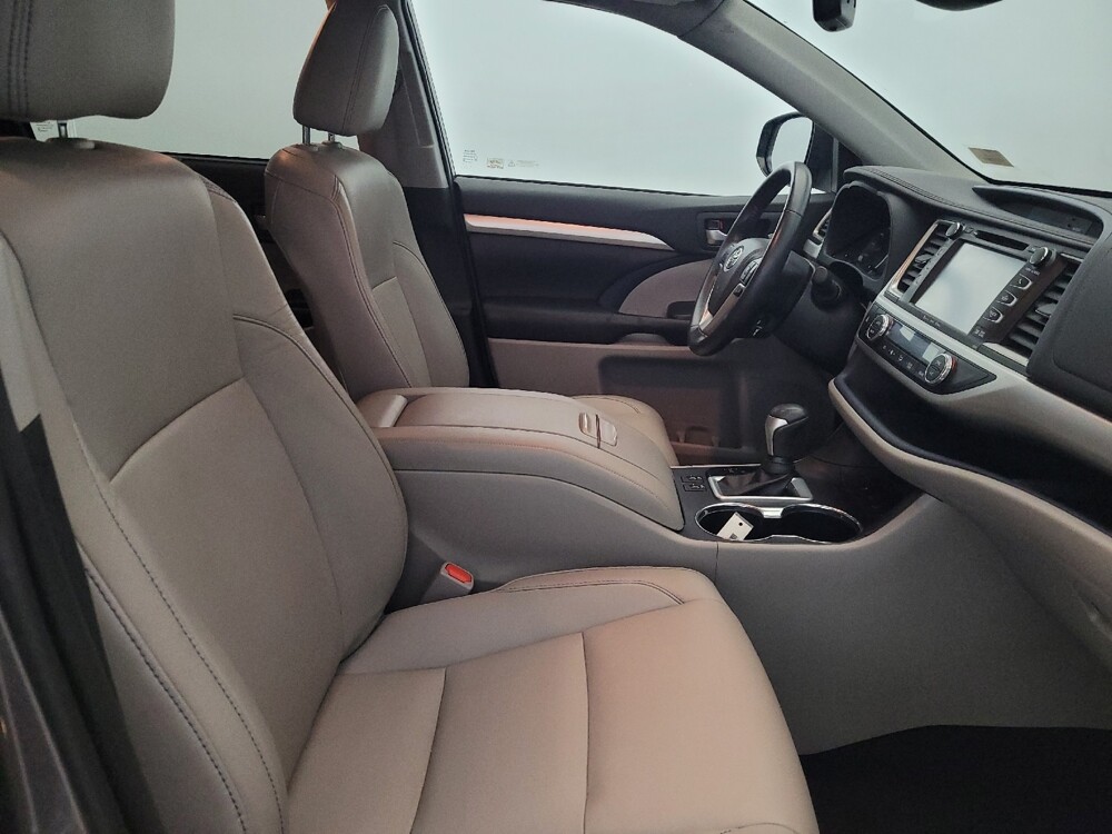 2019 Toyota Highlander in Newport News, VA 23601 - 18135052 21