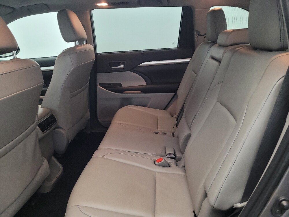 2019 Toyota Highlander in Newport News, VA 23601 - 18135052 18