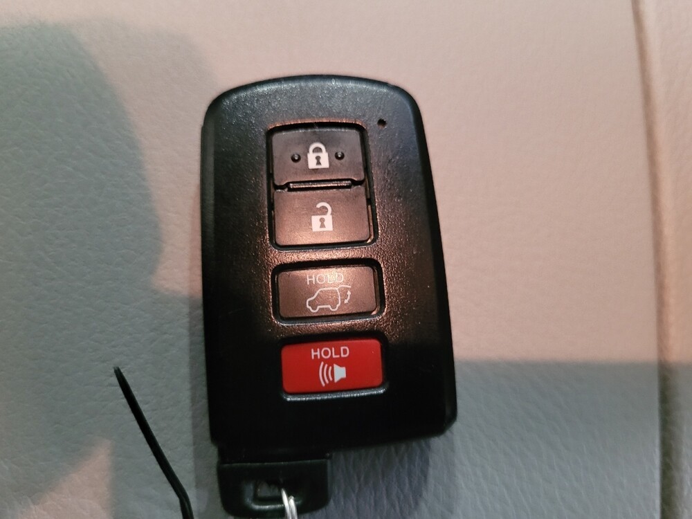 2019 Toyota Highlander in Newport News, VA 23601 - 18135052 32