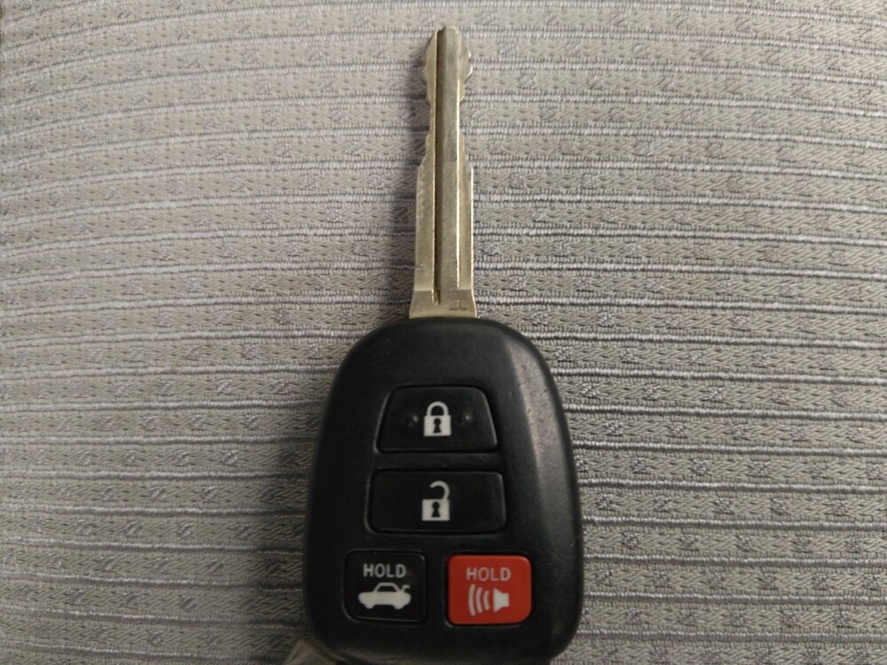 2016 Toyota Camry in Lombard, IL 60148 - 18135078 32