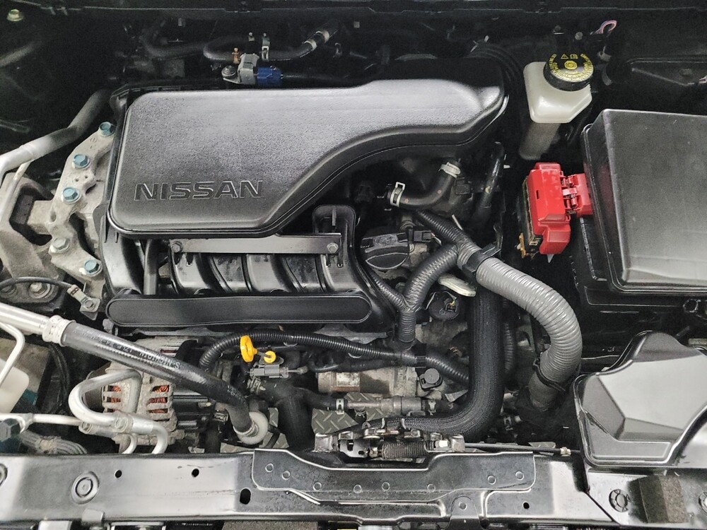 2018 Nissan Rogue Sport in Grand Rapids, MI 49508 - 18135080 30