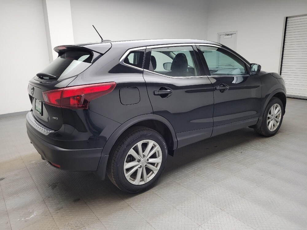 2018 Nissan Rogue Sport in Grand Rapids, MI 49508 - 18135080 10