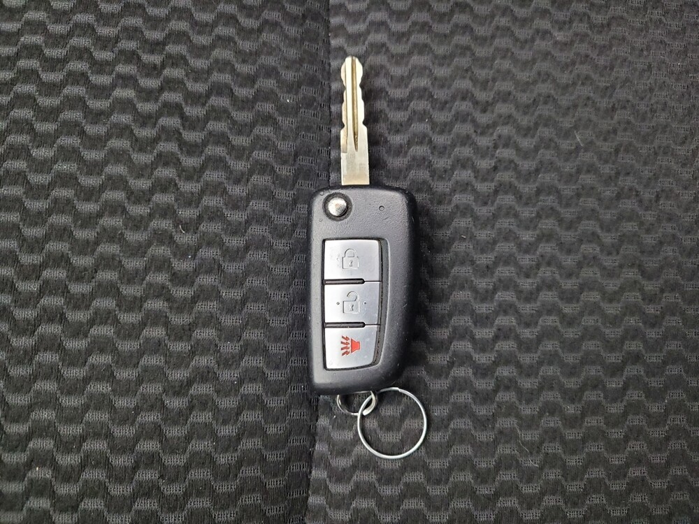 2018 Nissan Rogue Sport in Grand Rapids, MI 49508 - 18135080 32