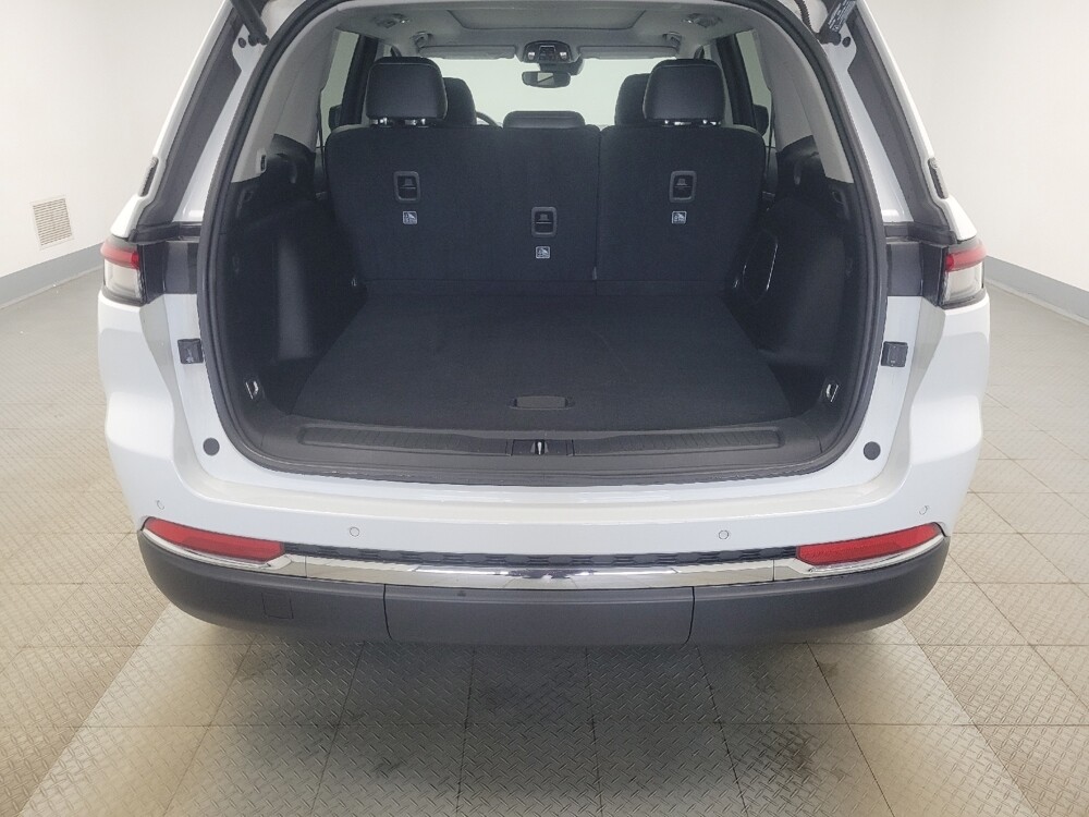 2023 Jeep Grand Cherokee in Indianapolis, IN 46222 - 18135089 29