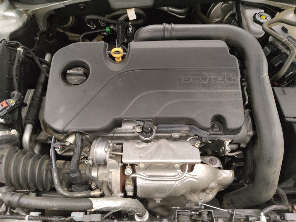 2020 Chevrolet Malibu in Colorado Springs, CO 80909 - 18135128 30