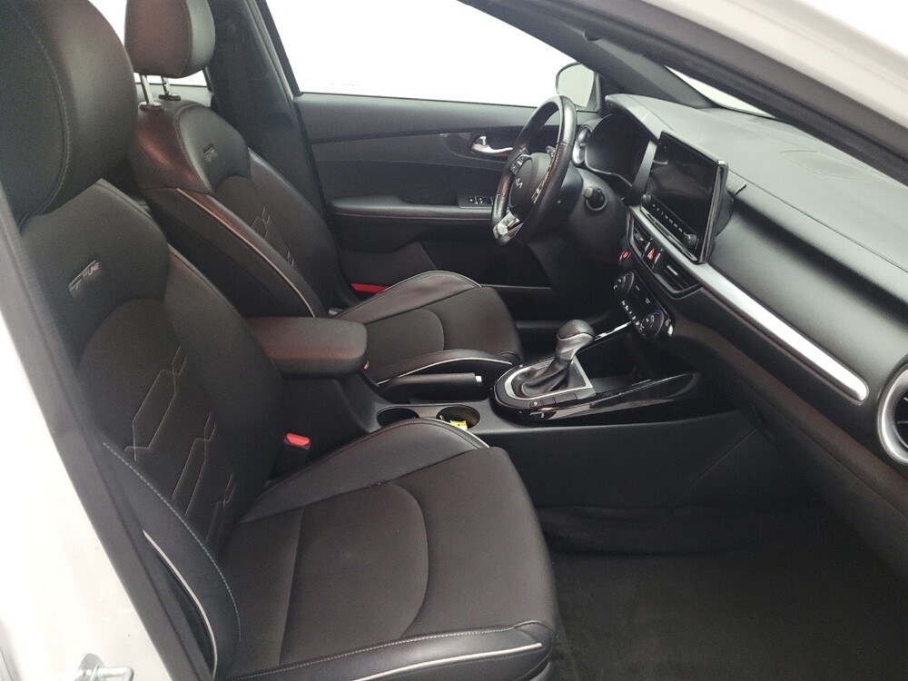 2022 Kia Forte in Downey, CA 90241 - 18135129 21