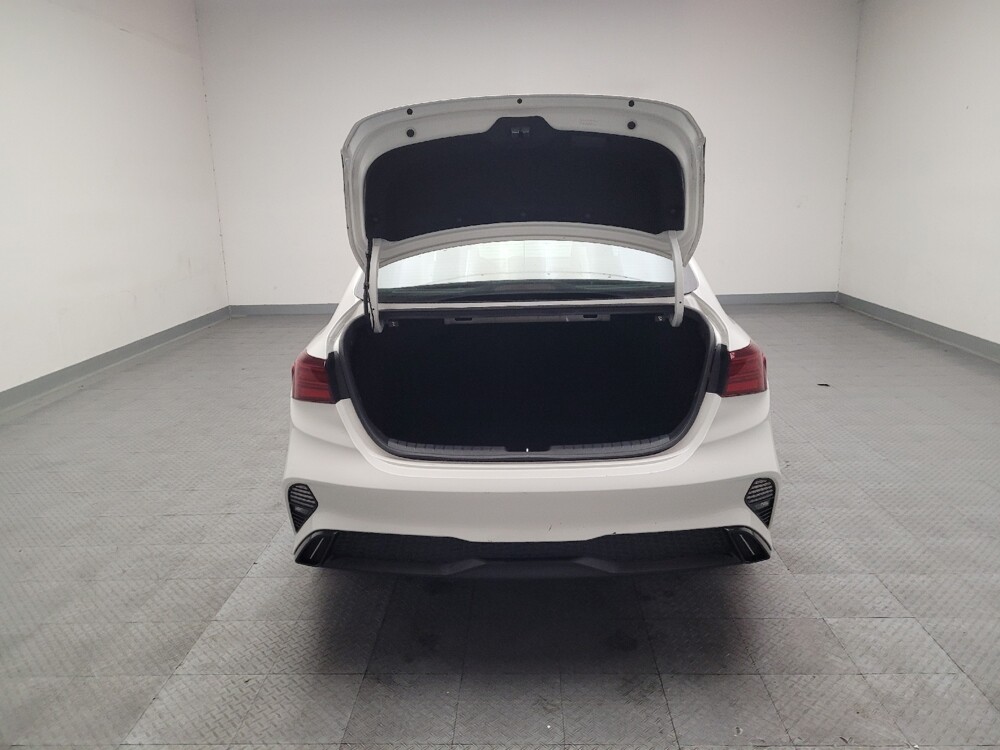 2022 Kia Forte in Downey, CA 90241 - 18135129 29