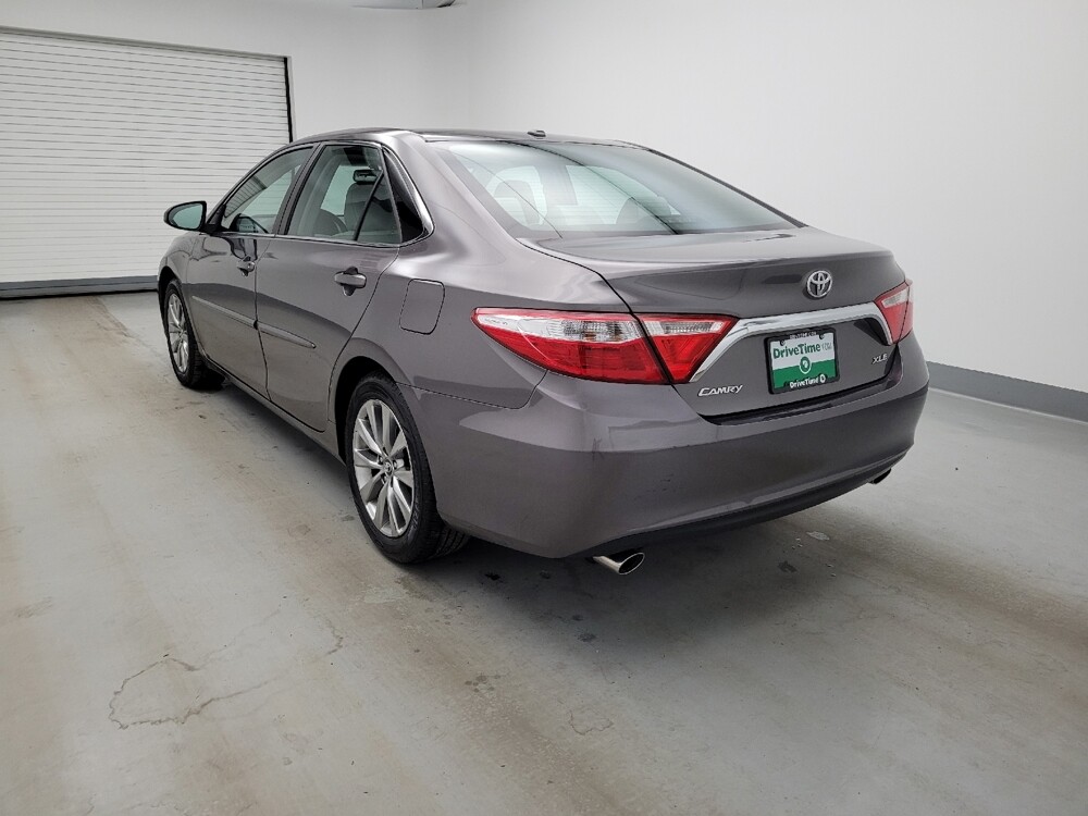 2017 Toyota Camry in Toledo, OH 43617 - 18135139 5