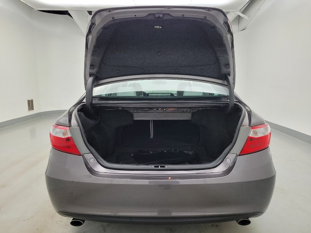 2017 Toyota Camry in Toledo, OH 43617 - 18135139 29