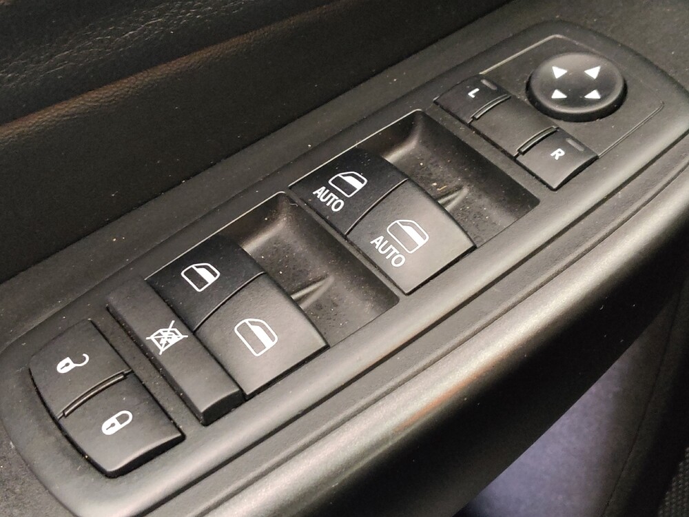 2019 Jeep Cherokee in Houston, TX 77074 - 18135150 27