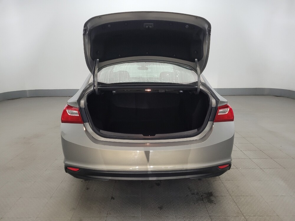 2018 Chevrolet Malibu in Woodbridge, VA 22191 - 18135172 29