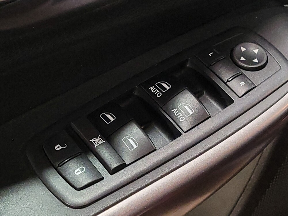 2019 Jeep Cherokee in Salem, VA 24153 - 18135235 27