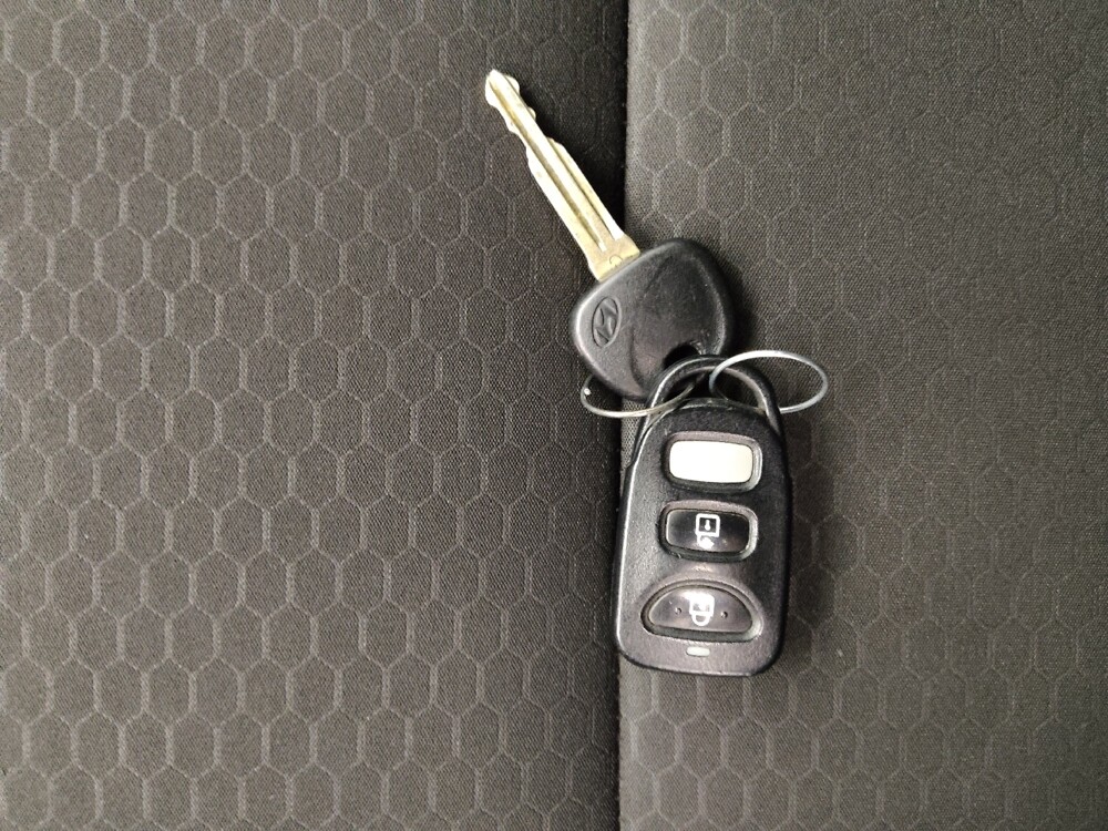 2020 Hyundai Elantra in Topeka, KS 66611 - 18135237 32