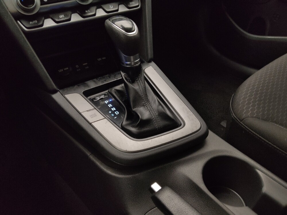2020 Hyundai Elantra in Topeka, KS 66611 - 18135237 26