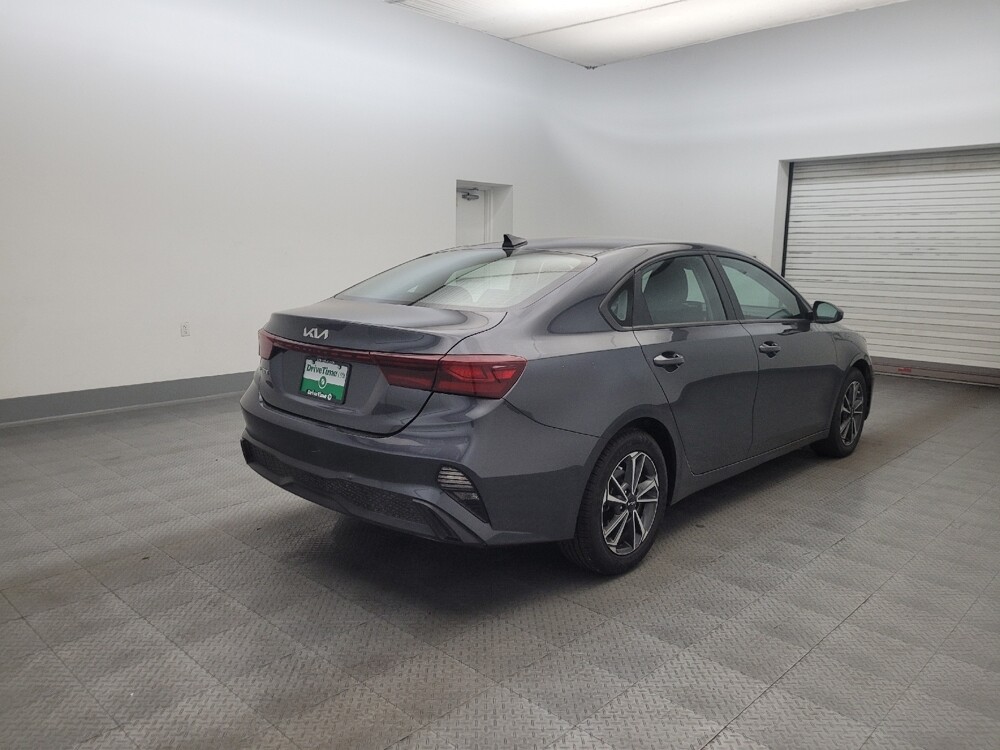 2023 Kia Forte in Glendale, AZ 85301 - 18135242 9