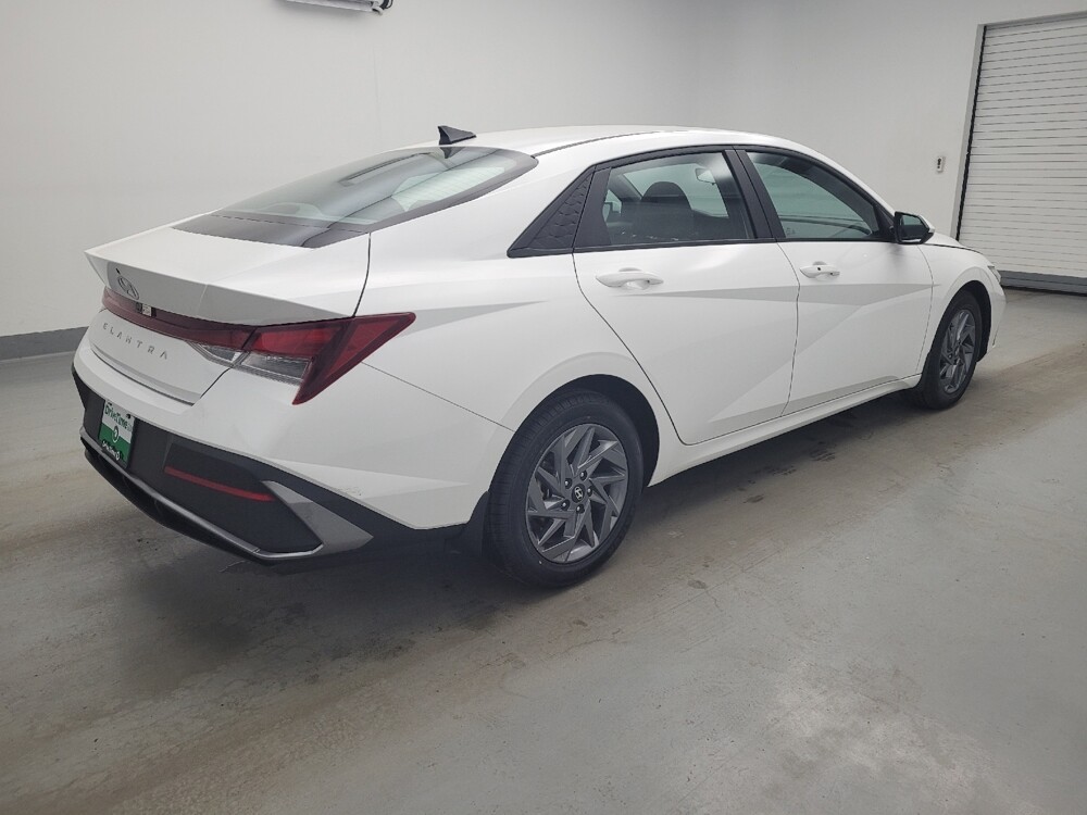 2024 Hyundai Elantra in Cincinnati, OH 45255 - 18135246 10
