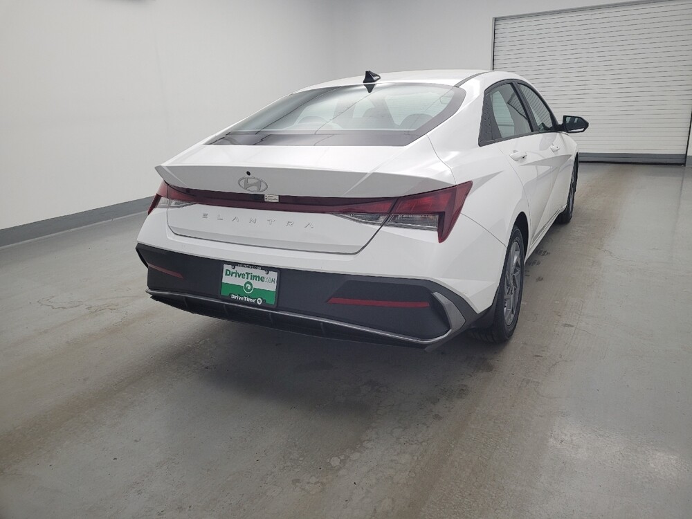2024 Hyundai Elantra in Cincinnati, OH 45255 - 18135246 7