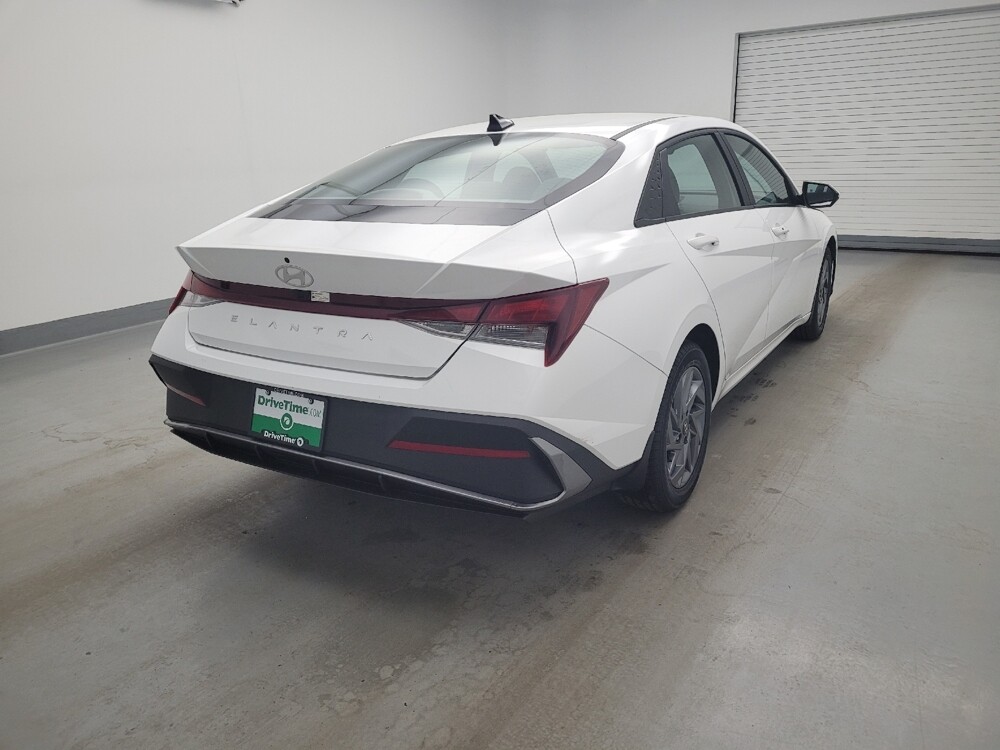 2024 Hyundai Elantra in Cincinnati, OH 45255 - 18135246 9