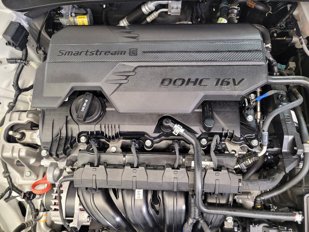 2024 Hyundai Elantra in Cincinnati, OH 45255 - 18135246 30