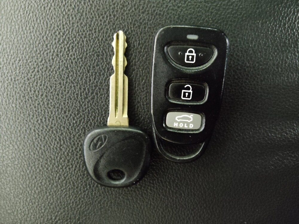 2020 Hyundai Elantra in Greensboro, NC 27407 - 18135258 32