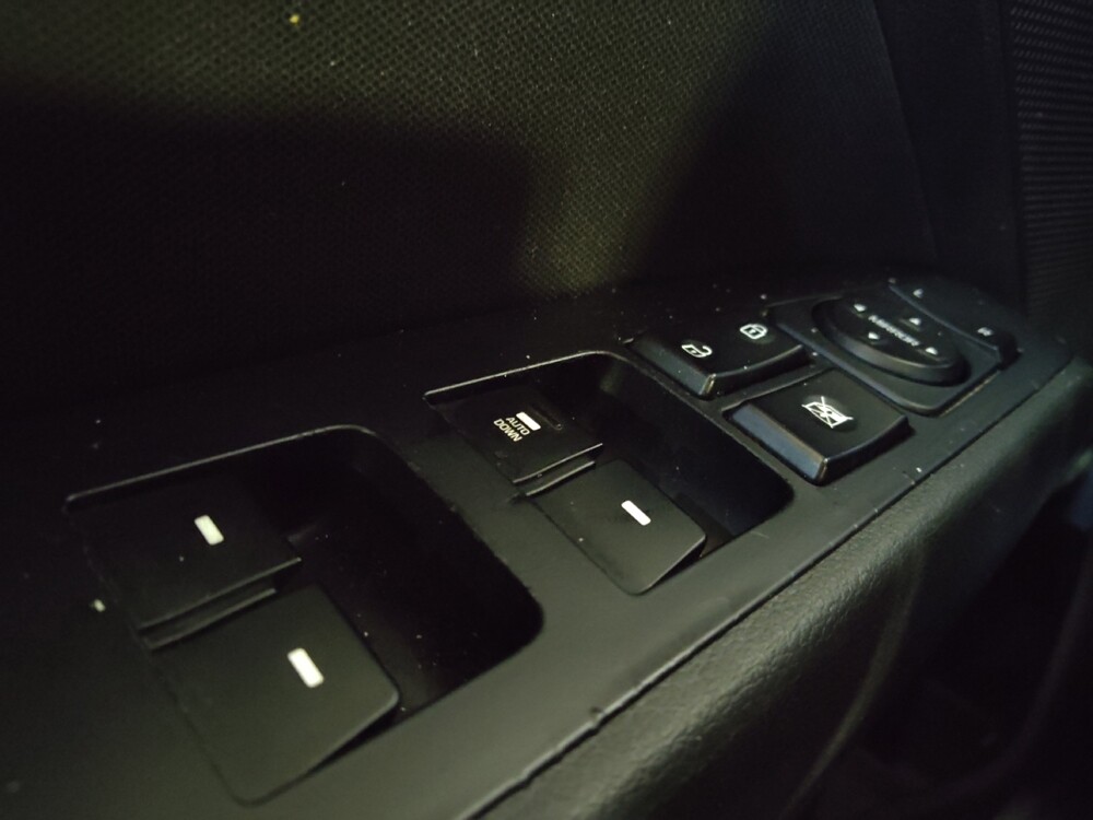 2020 Hyundai Elantra in Greensboro, NC 27407 - 18135258 27