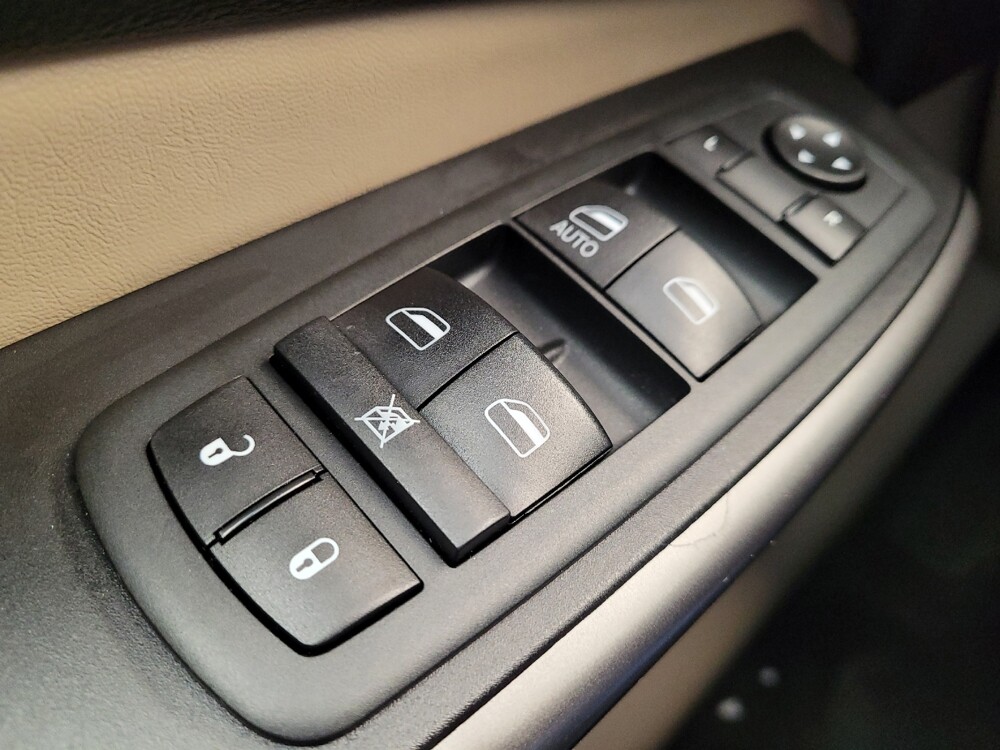 2020 Jeep Cherokee in Toledo, OH 43617 - 18135261 27