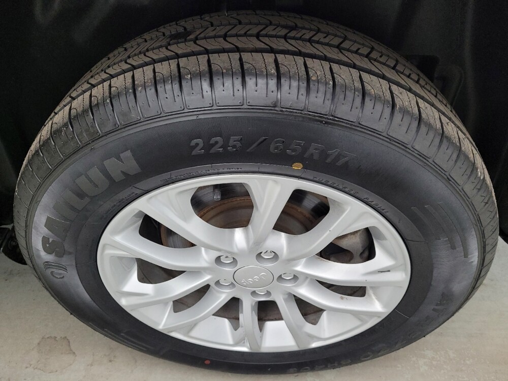 2020 Jeep Cherokee in Toledo, OH 43617 - 18135261 31