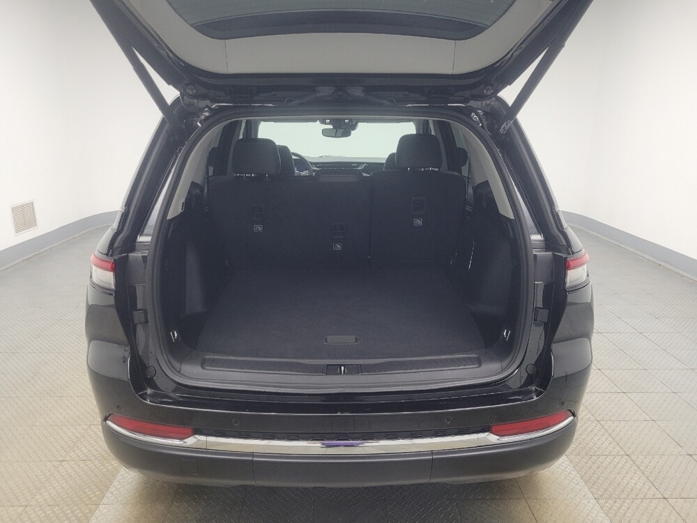 2023 Jeep Grand Cherokee in Indianapolis, IN 46222 - 18135264 29