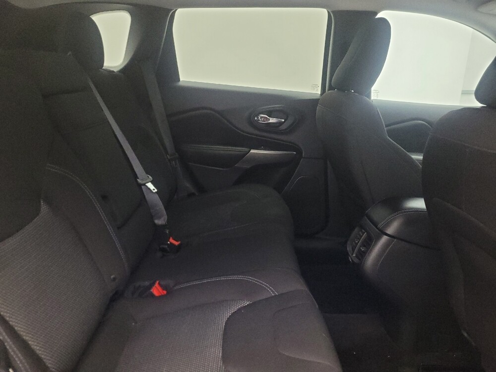 2019 Jeep Cherokee in Glendale, AZ 85301 - 18135283 19