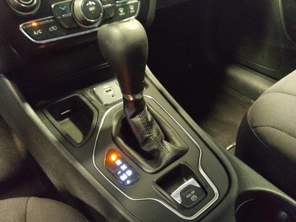 2019 Jeep Cherokee in Glendale, AZ 85301 - 18135283 26