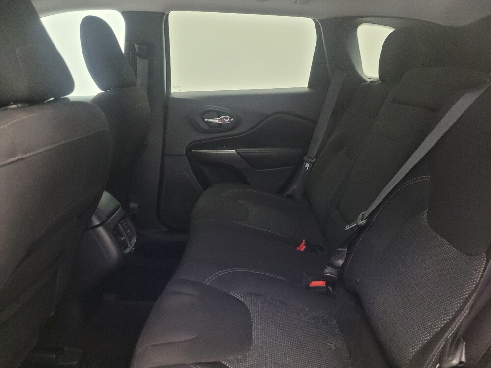 2019 Jeep Cherokee in Glendale, AZ 85301 - 18135283 18