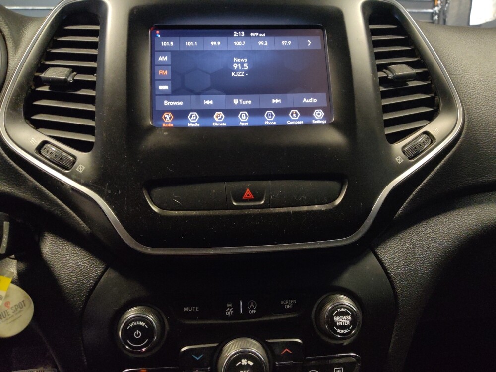 2019 Jeep Cherokee in Glendale, AZ 85301 - 18135283 25