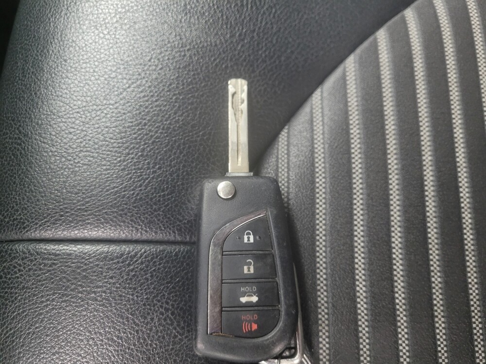 2021 Toyota Camry in Mishawaka, IN 46545 - 18135294 32